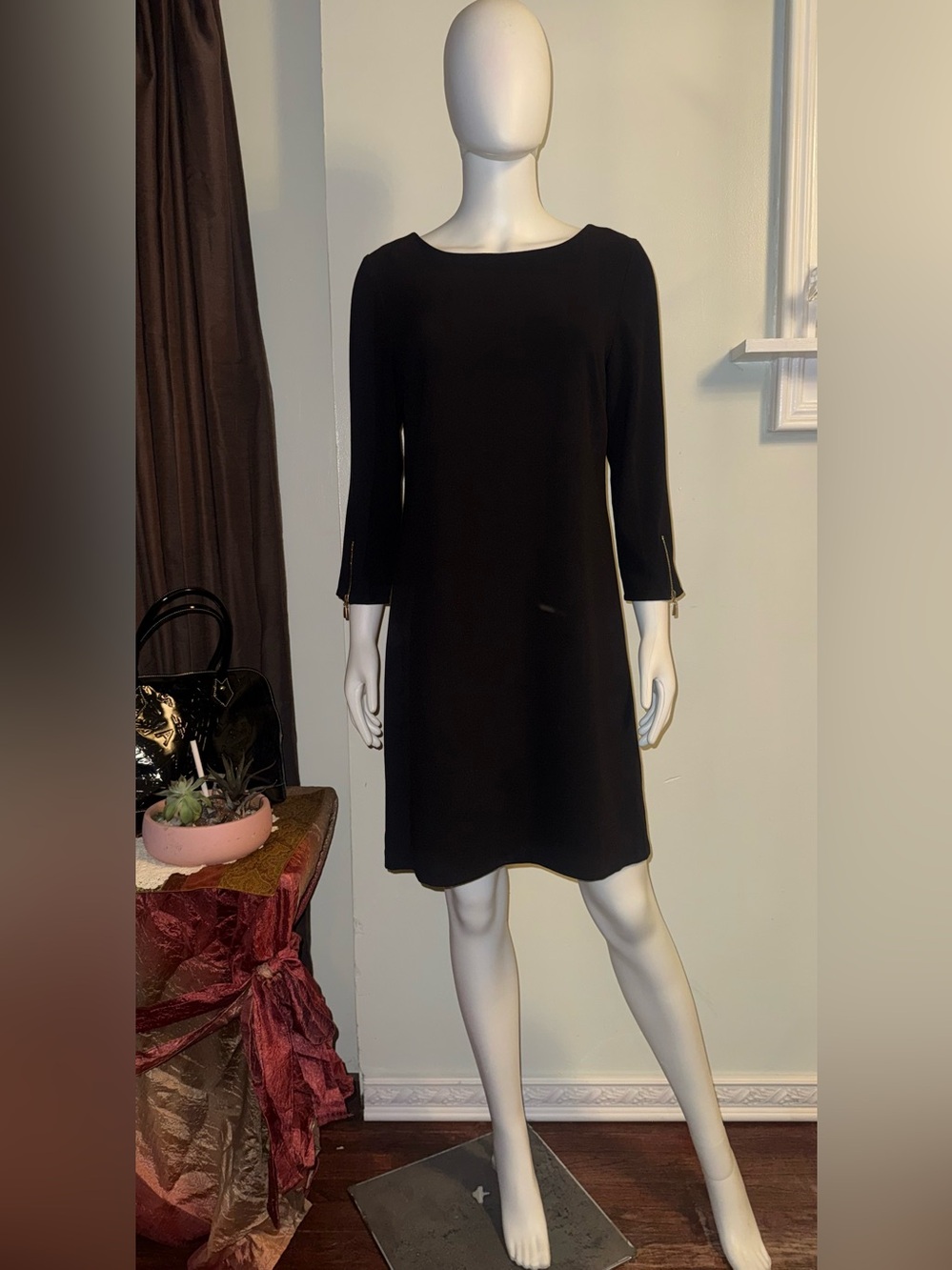 Laundry By Shelli Segal Black Shift Dress with Zip-Sleeve Detail